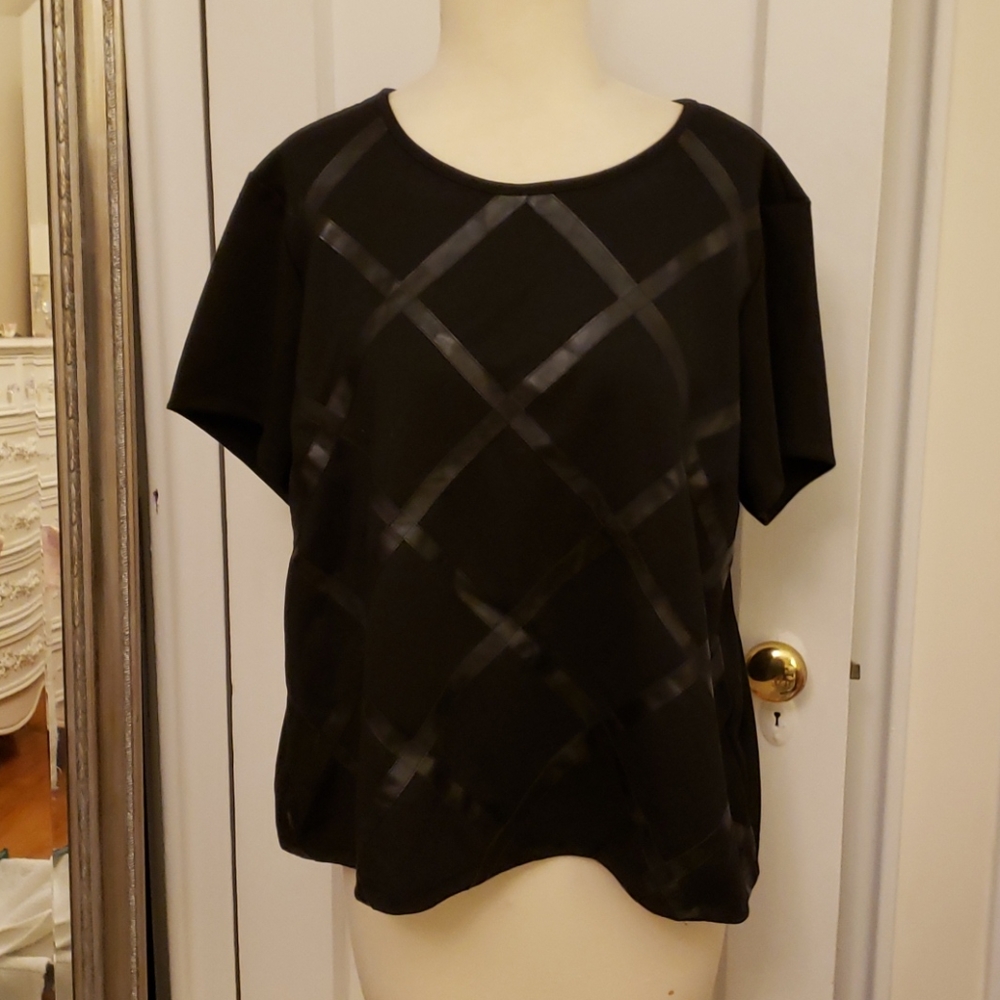 LAST CHANCE Eloquii Top with Faux Leather Detail Sz 18
